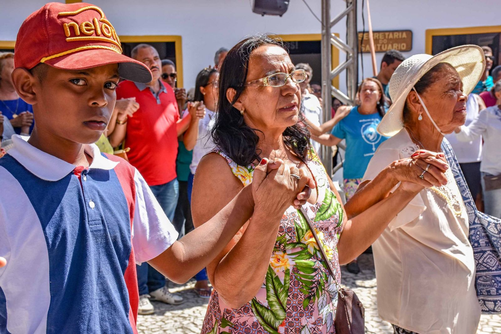 Multidão lota Arraial d´Ajuda para festa da padroeira