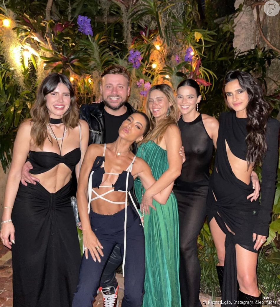 O look de Bruna Marquezine era transparente e a atriz optou por us�-lo sem suti�