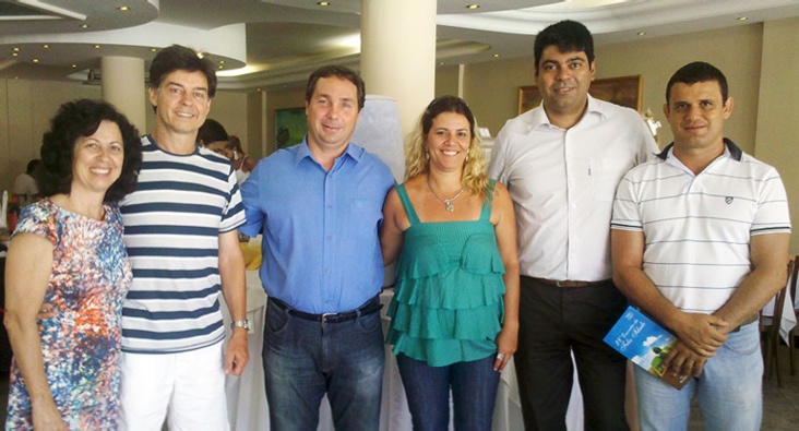 Neuza e Daniel Moura (Encontros & Cia), Wilson Spagnol (Secretaria de Turismo), Luciana Amaral (Grupo Náutico), Alexsandro Schindler (Grupo Náutico) e Marcelo Bernardo (ABIH)